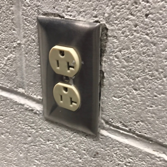 Outlet FOR SALE 💥💥💥 - Picture 3 of 3